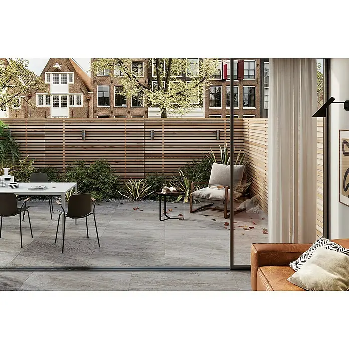 Atlas Concorde Solution Regent Terrassenfliese Silver - 45 x 90 x 2 cm, Silbergrau, Matt - Die grauen Terrassenfliesen schaffen eine stilvolle Verbindung von Innen- und Außenbereich und erweitern den Wohnraum optisch.