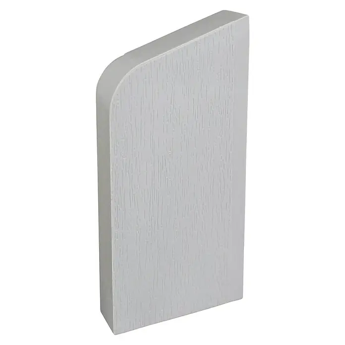 Marley Endkappe - Rechts, Silbereiche - Weißer Sockel mit abgerundeter Ecke und einer Holzmaserung, der eine elegante und moderne Note in jeden Raum bringt.