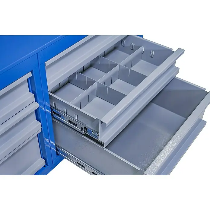 Güde Werkbank P 1200 SS - L x B x H: 60 x 119 x 85 cm, Anzahl Schubladen: 6 Stk. - Nahaufnahme eines blauen Werkzeugschranks mit grauen Schubladen, eine davon mit Fächern, ideal zur Werkzeugaufbewahrung.