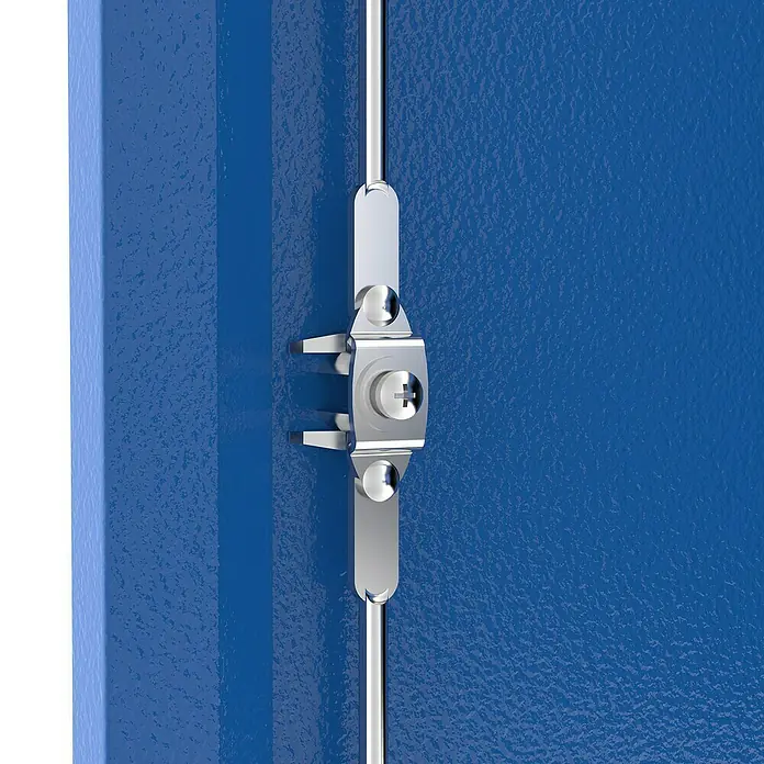 Güde Werkbank GW 6/1 XL - L x B x H: 60 x 171,2 x 85 cm, Anzahl Schubladen: 6 Stk. - Nahaufnahme eines blauen Metallschranks mit einem stabilen, verchromten Drehriegelverschluss für sichere Aufbewahrung.