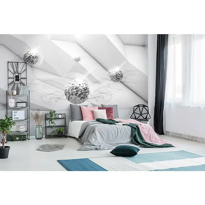 Fototapete SilberkugelnB x H: 416 x 254 cm, Vlies - Schlafzimmer mit geometrischer Wandkunst, stilvollem Bett und dekorativen Elementen.