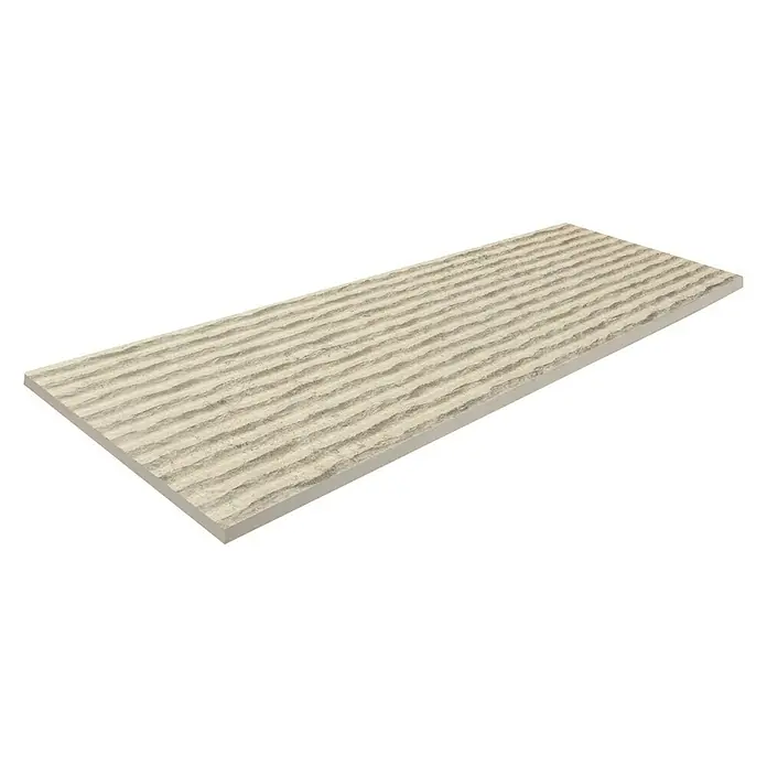 Verblendstein Niagara Bone - 60 x 20 cm, Beige, Steinoptik - Eine längliche, sandfarbene Wandfliese mit einer wellenförmigen Textur, ideal für moderne Innenräume und stilvolle Akzente.