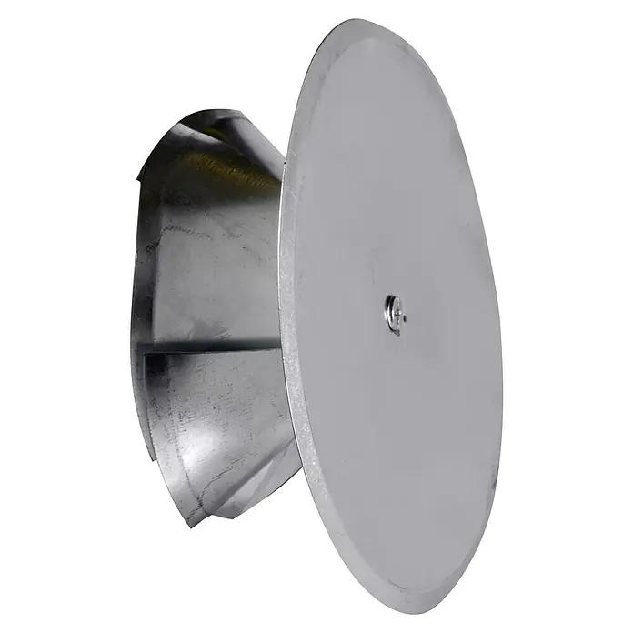 Firefix Kaminlochdeckel - Durchmesser: 100 mm - 150 mm, Verzinkt - Nahaufnahme eines metallenen Lüftungsrohrs mit runder Blende, das industrielle Präzision und Funktionalität vereint.