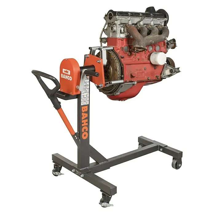 Bahco Motorständer BH8AC2 - Traglast: 500 kg - Ein Bahco-Motorträger mit einem montierten Motor, ideal für Werkstätten. Er bietet Stabilität und Flexibilität bei der Motorwartung.