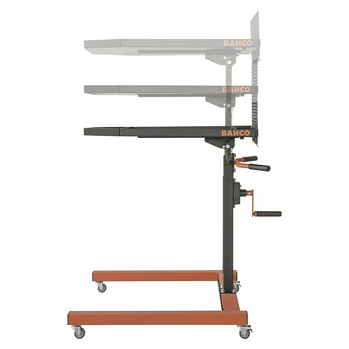 Bahco Materialständer Multi-Table BLEMAT1 - Höhenverstellung: 95 cm - 135 cm, Traglast: 50 kg - Abbildung eines Bahco-Werkstattwagens mit Hebearm in verschiedenen Höhen. Der Werkstattwagen hat eine orangefarbene Basis und einen schwarzen Hubarm.