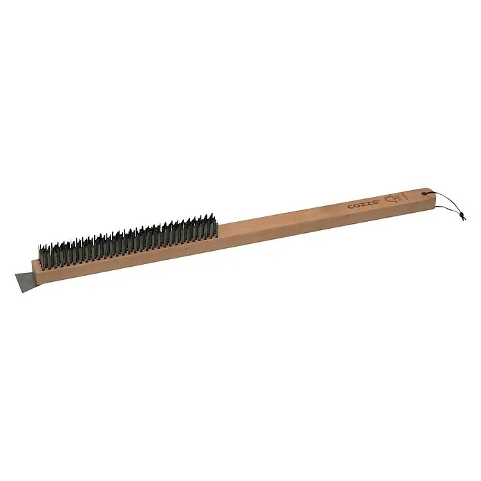 Cozze Cepillo limpiador para barbacoa - Largo: 60 cm - En la imagen se muestra un cepillo para parrilla Cozze de madera con cerdas de acero y rascador para limpiar parrillas. Accesorio práctico para parrillas limpias.
