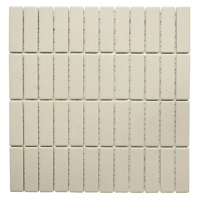 Mosaikfliese Stäbchen Uni CU ST 041 - 29,7 x 29 cm, Beige, Matt - Nahaufnahme einer rechteckigen, hellbeigen Mosaikfliese, die sich ideal für Küchenrückwände und Badezimmer eignet.