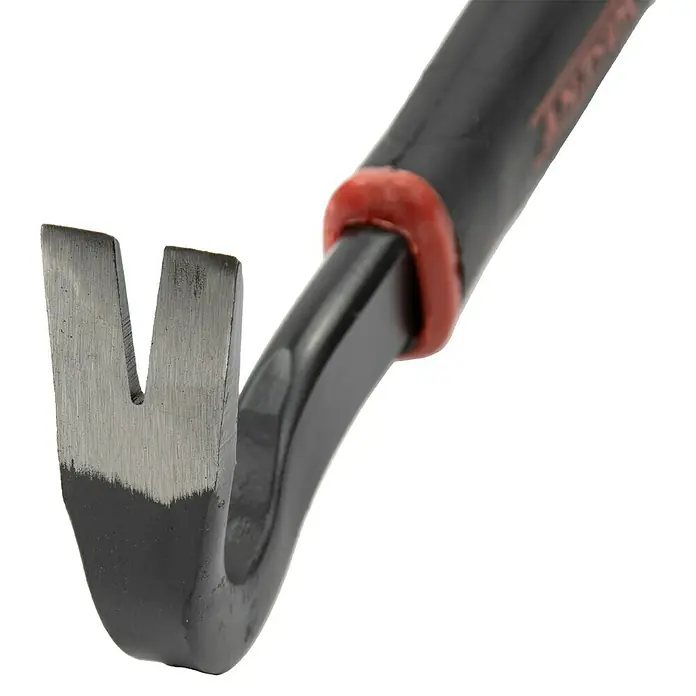 Wisent Nageleisen-Set - 3 -tlg., Spezialstahl - Nahaufnahme eines Brecheisens mit schwarzem Griff und rotem Akzent, ein robustes Werkzeug für Hebel- und Abbrucharbeiten.