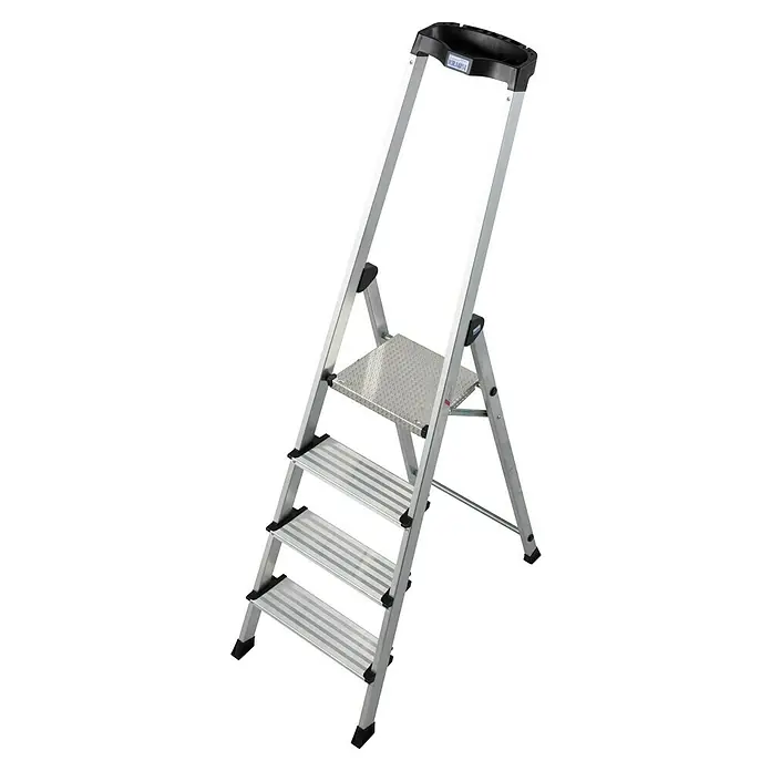 Krause PlusLine Stehleiter Safety - Anzahl Tritte: 4 Stk., Arbeitshöhe: 2,85 m, Aluminium - Bild einer silberfarbenen KRAUSE-Trittleiter mit vier Stufen und einem Haltegriff. Ideal für Arbeiten im Haushalt und für den einfachen Zugriff auf höhere Bereiche.