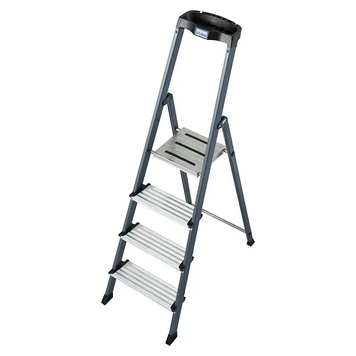Krause Monto Stehleiter Securo - Arbeitshöhe: 2,85 m, Anzahl Tritte: 4 Stk., Belastbarkeit: 150 kg, Aluminium - Nahaufnahme einer Krause-Haushaltsleiter mit drei Stufen und einem Griff, perfekt für alltägliche Aufgaben im Haus.