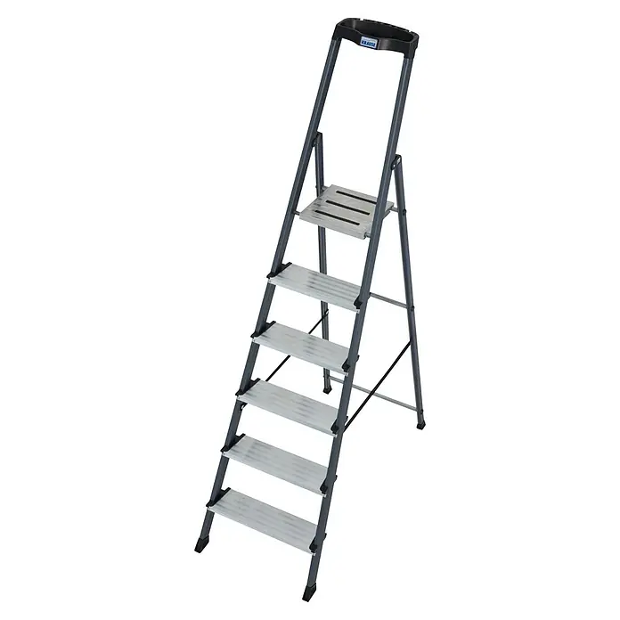Krause Monto Stehleiter Securo - Arbeitshöhe: 3,25 m, Anzahl Tritte: 6 Stk., Belastbarkeit: 150 kg, Aluminium - Bild einer grauen Krause-Haushaltsleiter mit sechs Stufen, ideal für Arbeiten im Haus. Sie ist leicht, stabil und einfach zu verstauen.