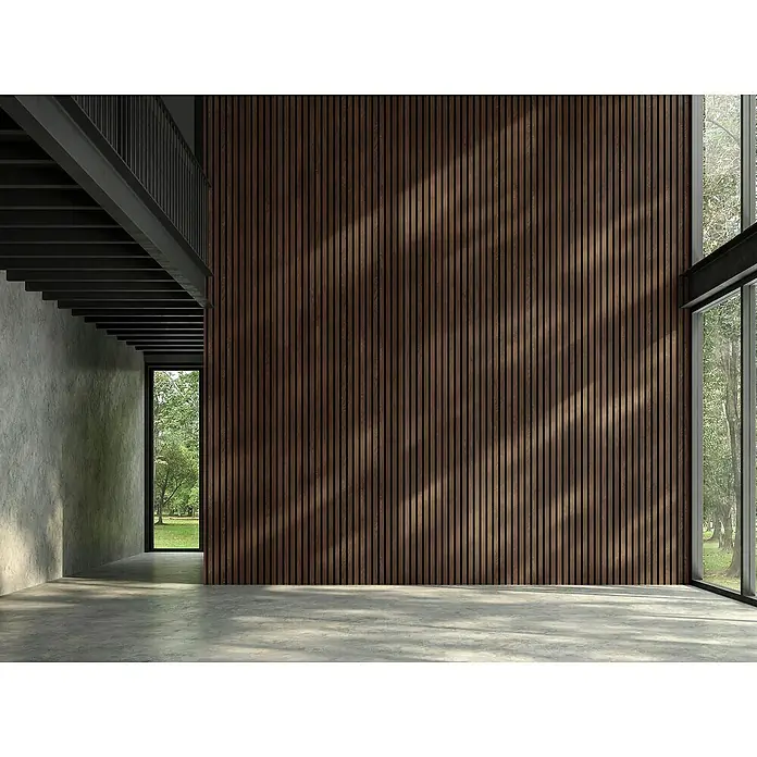 FibroTech Akustikpaneel Proff - Smoked Oak, L x B x S: 3.000 x 605 x 22 mm, 1 Stk., 1,82 m² - Das Bild zeigt eine moderne Innenarchitektur mit einer Wand aus Holzlamellen.