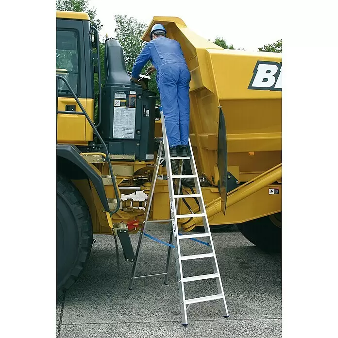 Krause Stehleiter - Arbeitshöhe: 3,9 m, Anzahl Tritte: 8 Stk., Belastbarkeit: 150 kg, Aluminium - Anwendungsbeispiel