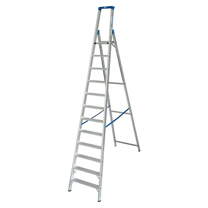 Krause Stabilo Stehleiter - Anzahl Tritte: 12 Stk., Arbeitshöhe: 4,8 m, Aluminium, Ablagefläche - Eine silberne, freistehende Krause Leiter mit blauen Akzenten an den Sprossenenden und der Oberseite.