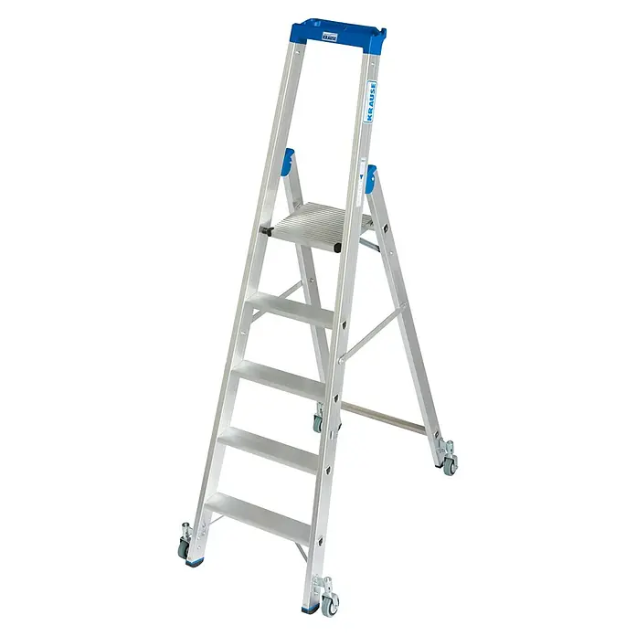 Krause Stabilo Stehleiter Fahrbar - Anzahl Tritte: 5 Stk., Arbeitshöhe: 3,2 m, Aluminium - Das Bild zeigt eine Klapptrittleiter der Marke Krause mit Rollen, ideal für sicheres Arbeiten in verschiedenen Höhen.