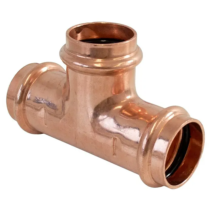 Viega Profipress Press-T-Stück - Durchmesser: 15 mm, 15 mm, Presskontur: V - Nahaufnahme eines Kupfer-T-Stücks für Sanitärinstallationen, das die Details und die Verarbeitung des Fittings zeigt.