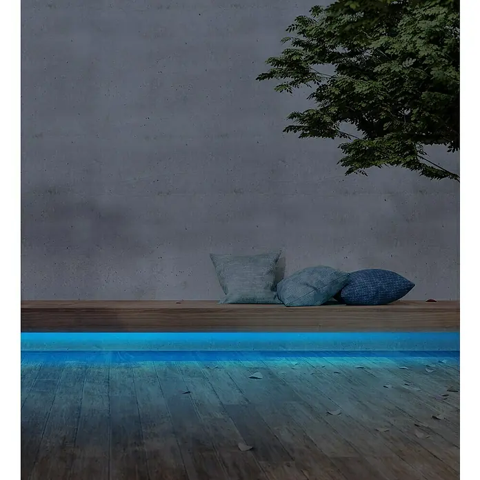 Globo Tira de luces LED - Largo: 9 m, Color de luz: Azul, 12,96 W, 216 lm - Ambiente exterior con iluminación LED debajo de un banco de madera, creando un ambiente moderno y acogedor.