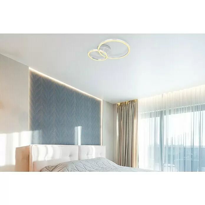 Globo LED-Deckenleuchte REGGY - 18 W, L x B x H: 42 x 30 x 7,5 cm, Silber, Warmweiß - Weiße LED-Deckenleuchte mit zwei Ringen in einem modernen Schlafzimmer, warmes Licht ausstrahlend.