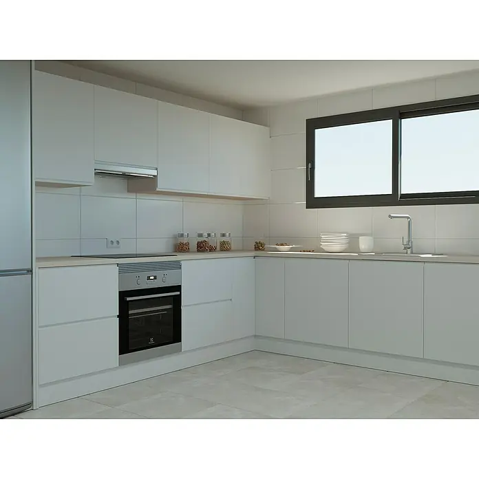 Top Jota Elemento lateral mueble cocina - An x Al: 60 x 85 cm, Blanco mate - Diseño de cocina luminoso con armarios blancos y electrodomésticos modernos, incluyendo una elegante nevera de acero inoxidable y un horno empotrado.