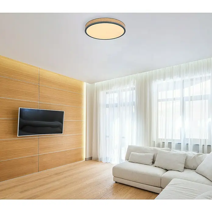 Globo Doro LED-Deckenleuchte rund Holzoptik - 24 W, Durchmesser: 45 cm, Graphit/Holzoptik, Mehrfarbig - Diese Aufnahme zeigt eine moderne Deckenleuchte mit Holzrahmen, die eine warme und einladende Atmosphäre in einem stilvollen Wohnraum schafft.
