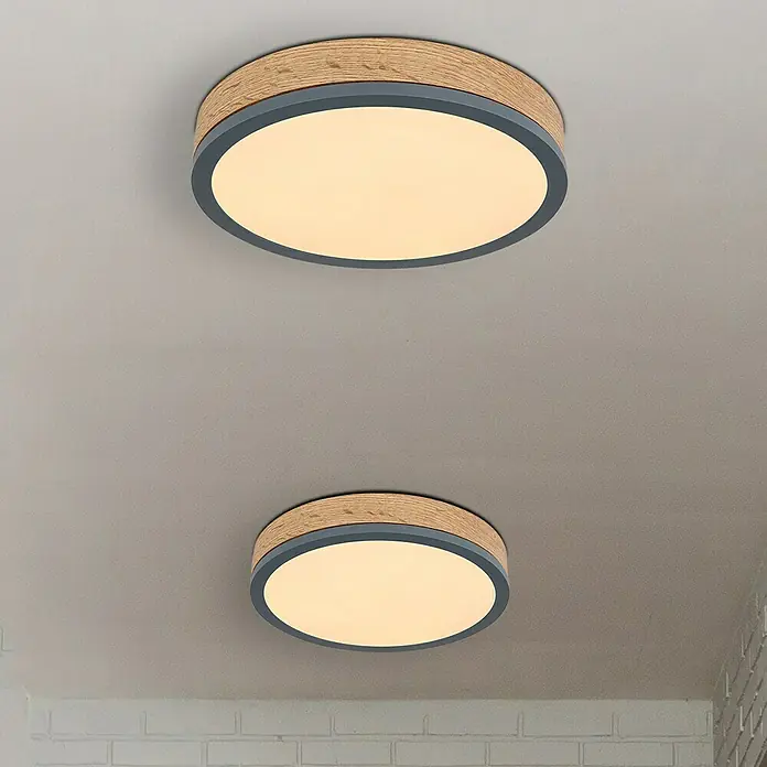 Globo Doro LED-Deckenleuchte rund Holzoptik - 12 W, Durchmesser: 30 cm, Graphit/Holzoptik, Warmweiß - Zwei runde LED-Deckenleuchten mit Holzrand und grauem Akzent sorgen für warmes Licht in jedem Raum.