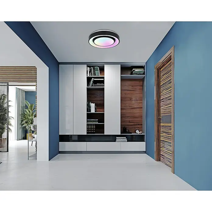 Globo LED-Deckenleuchte rund SULLY - 24 W, Ø x H: 380 mm x 7,5 cm, Schwarz, Warmweiß - Das moderne Zimmer zeigt eine stilvolle Deckenleuchte mit Farbwechsel, die eine gemütliche Atmosphäre schafft.
