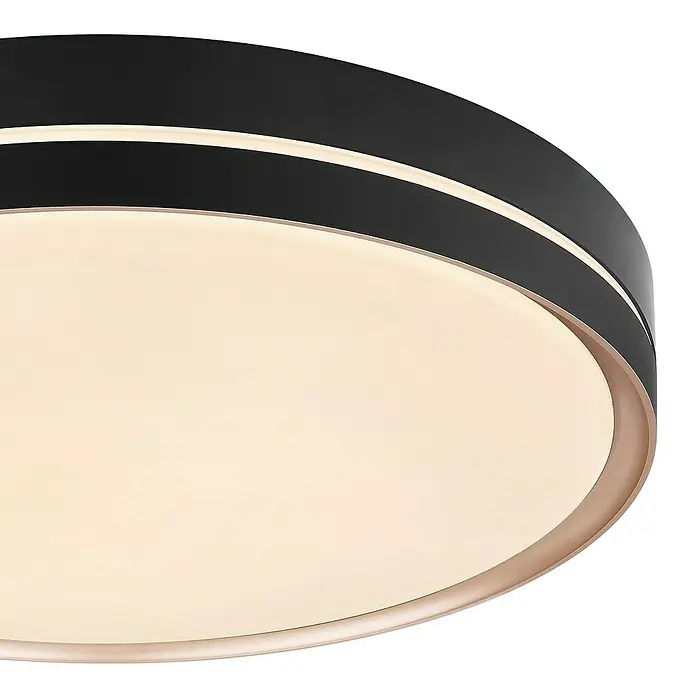 Globo LED-Deckenleuchte rund MANNI - 40 W, Ø x H: 48,5 x 8 cm, Schwarz, Warmweiß - Nahaufnahme einer modernen, runden LED-Deckenleuchte mit schwarzem Rand und warmweißem Licht. Die Lampe ist stilvoll und energieeffizient.