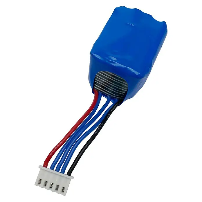 WIR elektronik Akkupack LiPo - Passend für: WIR elektronik Funksender eUhr eU340 - Nahaufnahme eines blauen LiPo-Akkus mit Kabeln und Stecker, ideal für RC-Modelle und andere elektronische Anwendungen.