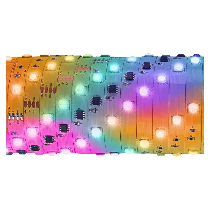 Briloner Tira LED inteligente Magic RGB - 18 W, Multicolor, Largo: 5 m, RGB - Primer plano de una tira LED que emite una variedad de colores, con componentes electrónicos en su superficie.