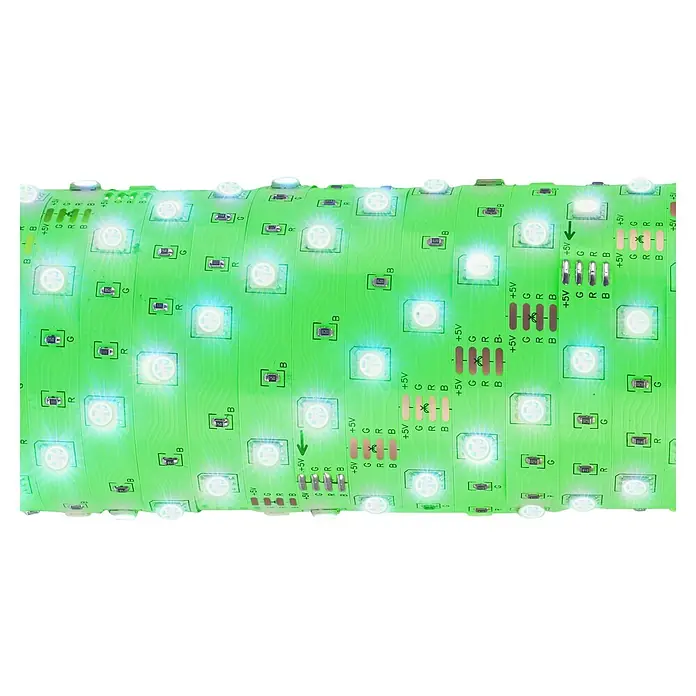 Briloner Tira LED inteligente RGB + USB - 7 W, Multicolor, Largo: 5 m, RGB - Primer plano de una tira LED flexible que emite tonos verdes, mostrando puntos de conexión y componentes electrónicos.