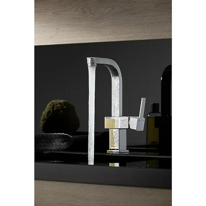 Camargue Waschtischarmatur Granada - Chrom, Glänzend - Elegante Chromarmatur mit Wasserstrahl und Wassertropfen. Das Design ist modern und die Oberflächen spiegeln das Licht.