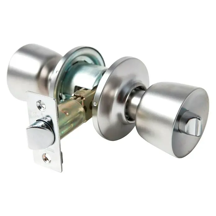 Tesa Assa Abloy Conjunto de repuesto 3503UVCM - Cromo - Primer plano de un pomo de puerta plateado con mecanismo de bloqueo, ideal para interiores modernos.