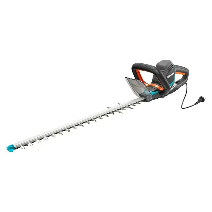 Gardena PowerCut Elektro-Heckenschere 700/65 - 700 W, Schnittlänge: 65 cm - Eine Gardena Elektro-Heckenschere mit langem Schwert und Handschutz für sicheres und müheloses Schneiden von Hecken.