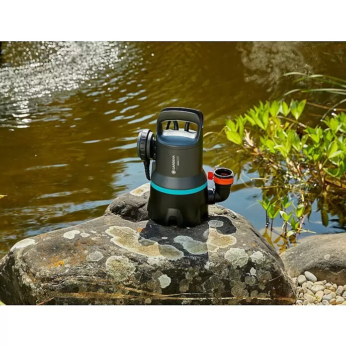 Gardena Schmutzwasserpumpe 9000300 W, Max. Fördermenge: 9.000 l/h, Eintauchtiefe: 7 m Mood Shot