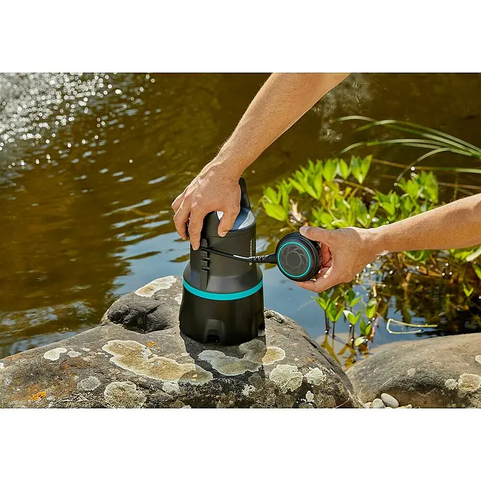 Gardena Schmutzwasserpumpe 9000300 W, Max. Fördermenge: 9.000 l/h, Eintauchtiefe: 7 m Use Shot