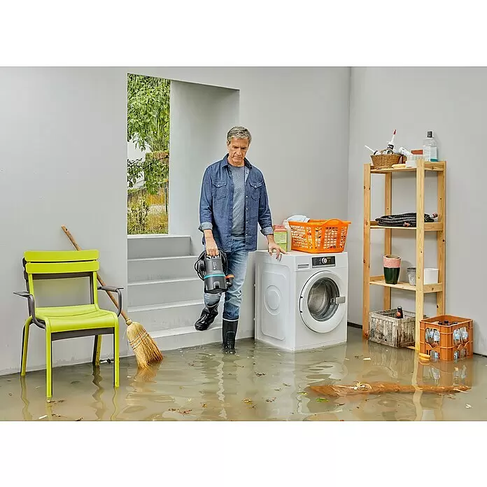 Gardena Schmutzwasserpumpe 9000 - 300 W, Max. Fördermenge: 9.000 l/h, Eintauchtiefe: 7 m - Stimmungsaufnahme