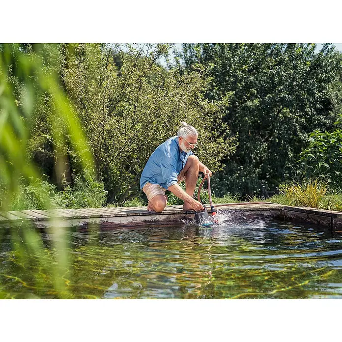 Gardena Schmutzwasserpumpe 9000300 W, Max. Fördermenge: 9.000 l/h, Eintauchtiefe: 7 m Use Shot
