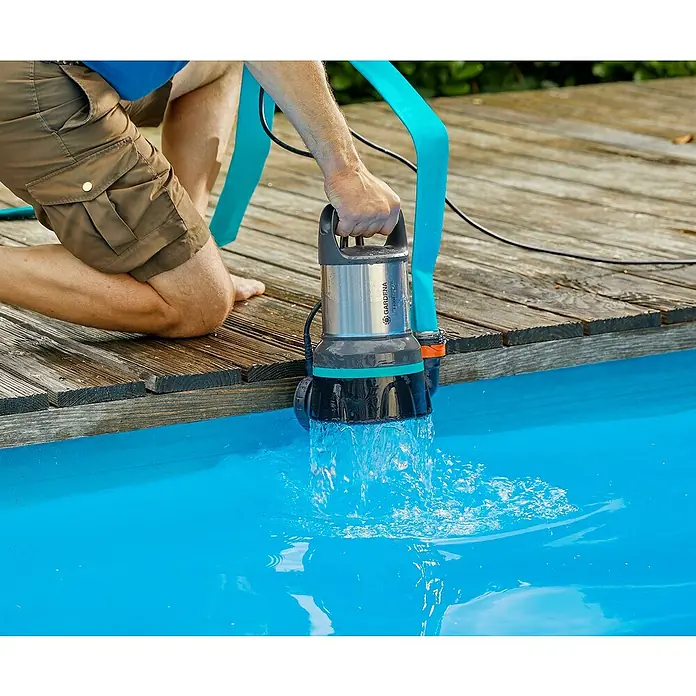 Gardena Klarwasser-Tauchpumpe 11000300 W, Max. Fördermenge: 11.000 l/h Use Shot