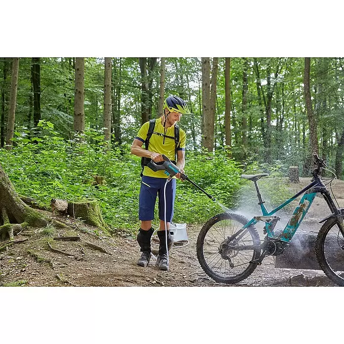 Gardena Power for All 18V Akku-Druckreiniger AquaClean 24/18V PR - 18 V, 1 Akku, 2,5 Ah - Anwendungsbeispiel