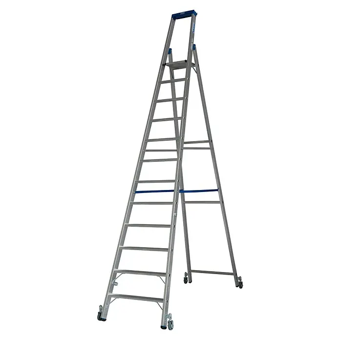Krause Stabilo Stehleiter Fahrbar - Anzahl Tritte: 12 Stk., Arbeitshöhe: 4,8 m, Aluminium - Eine hochwertige, zusammenklappbare Aluminiumleiter mit blauen Akzenten, ideal für den professionellen Einsatz und den sicheren Aufstieg.