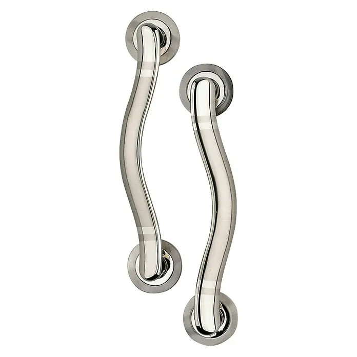 GDK Manillón AP2502 - Plateado, Curvado - Elegantes manijas de puerta en un paquete doble. Las manijas curvas de metal cepillado le dan a cada puerta un aspecto moderno.