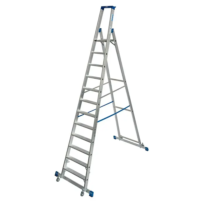 Krause Stabilo Stehleiter Fahrbar mit Traverse - Anzahl Tritte: 12 Stk., Arbeitshöhe: 4,8 m, Aluminium - Eine professionelle, hochklappbare Krause-Leiter mit Rädern und einer blauen Verstärkung. Ideal für den flexiblen Einsatz im Handwerk.