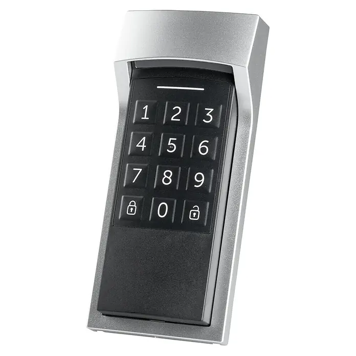 Homematic IP Tastenfeld Keypad HmIP-WKP - Batteriebetrieben - Nahaufnahme einer digitalen Türschloss-Tastatur mit silberner Umrandung und schwarzen Tasten.