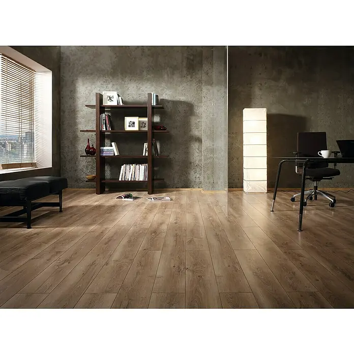 LOGOCLIC Junta de transición Celtic - 2,44 m x 42 mm x 18 mm, Pegado - Elegante interior con una librería moderna, iluminación con estilo y un escritorio que crea un ambiente de trabajo sereno.\n