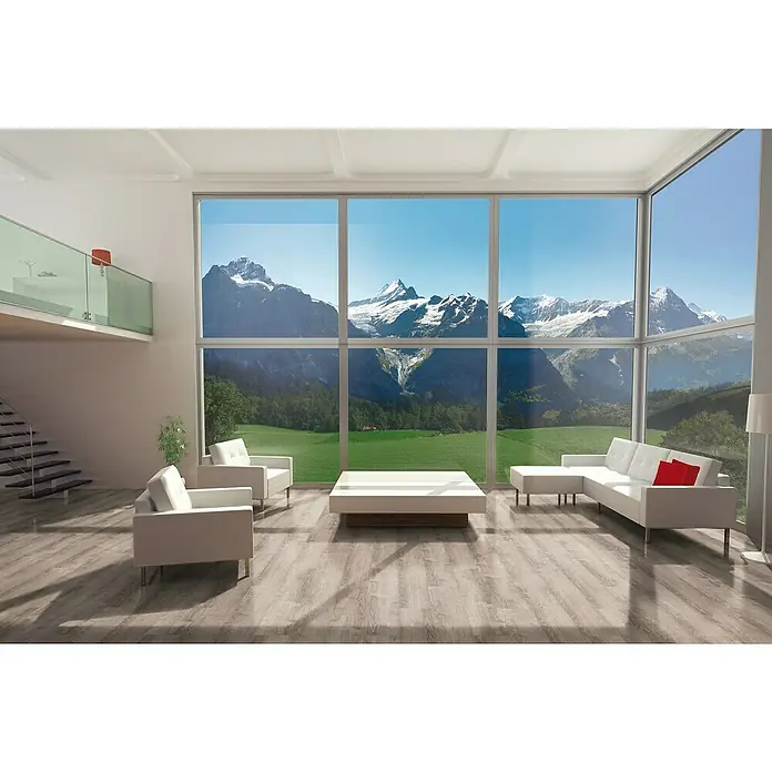 LOGOCLIC Laminado Roble Selva - 1.380 x 193 x 7 mm, Roble, AC5 - Interior luminoso y moderno con grandes ventanales que ofrecen impresionantes vistas a la montaña, con muebles minimalistas.