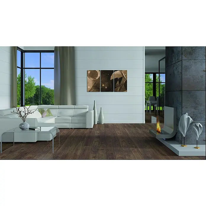 LOGOCLIC Junta de transición Capri - 2,44 m x 42 mm x 12 mm, Pegado - Diseño moderno de sala de estar con sofá blanco, suelos de madera y arte abstracto en la pared, añadiendo un toque elegante a la habitación.