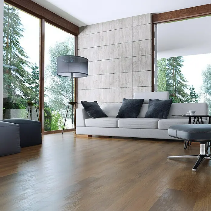 LOGOCLIC Perfil de juntas de dilatación Sutter - 2,44 m x 42 mm x 10 mm, Pegado - Elegante sala de estar con una lámpara de pie moderna, un sofá blanco elegante y grandes ventanales con vistas a la naturaleza.