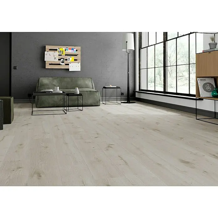 LOGOCLIC Rodapié Roble Winter - 220 cm x 15 mm x 80 mm, MDF - El suelo de madera clara en el salón crea un ambiente moderno y acogedor, perfecto para un hogar elegante con un toque escandinavo.