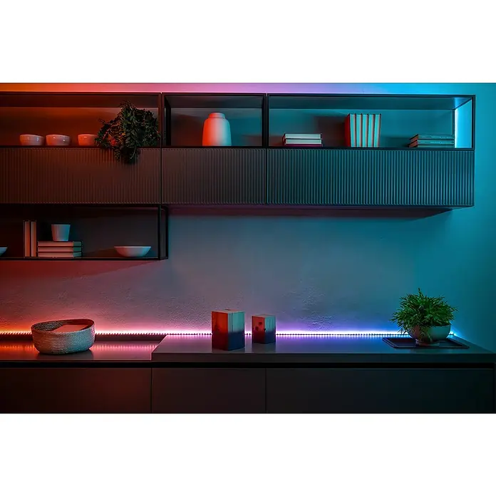 Twinkly Smart-LED-Band Dots - Länge: 10 m, RGB, 24 W, Schwarz - Elegante Küchenregale mit stilvoller Beleuchtung. Die LED-Lichter setzen moderne Akzente und betonen das minimalistische Design der Möbel.
