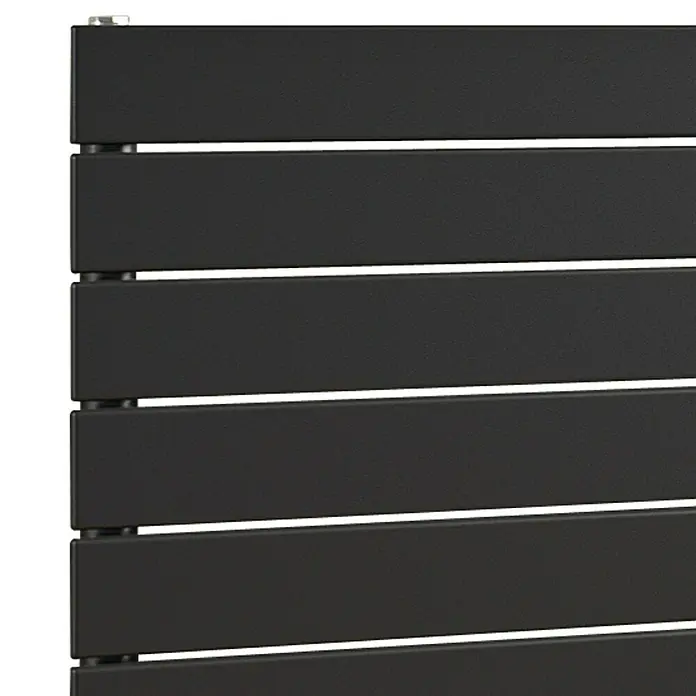 Ximax Raumheizkörper P1 Horizontal - B x H: 595 x 1.200 mm, Wärmeleistung bei Vorlauftemperatur von 75 °C (D: 50): 761 W, Anthrazit - Nahaufnahme eines modernen Heizkörpers mit horizontalen Paneelen in stilvollem Design.